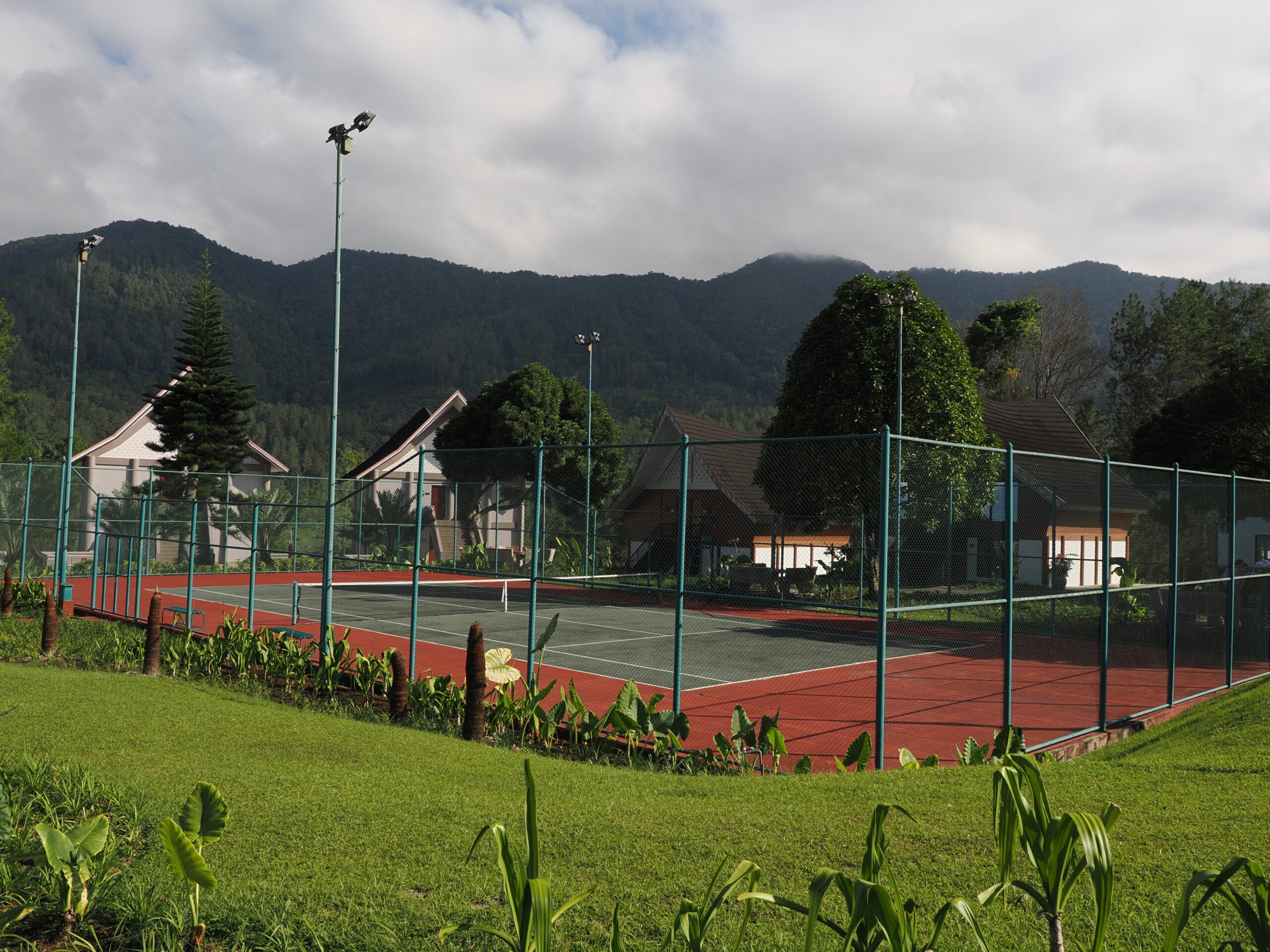 Niagara Hotel Tennis Court
