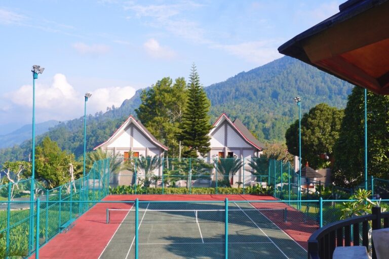 tennis court Hotel Niagara Parapat